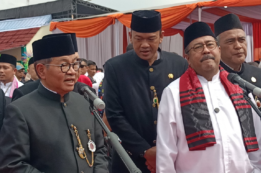 Tak Cuma ASN Jakarta, Pramono-Rano Juga Naik Transportasi Umum ke Balai Kota Besok