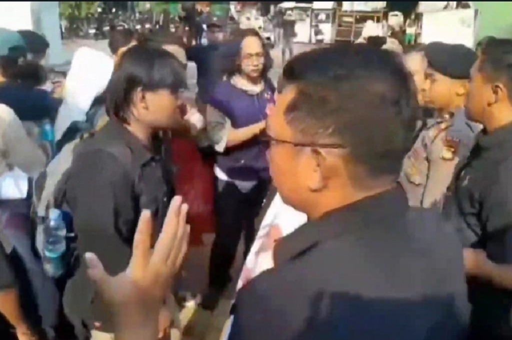 Aksi May Day di Belakang Gedung DPR sempat Ricuh