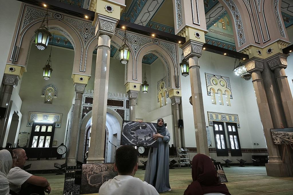 Ketika Seorang Katolik Belajar Mengenal Islam di Masjid Jumeirah Dubai