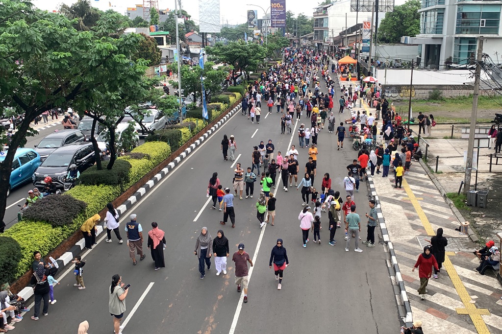 Potret Ribuan Warga Padati CFD Perdana di Depok