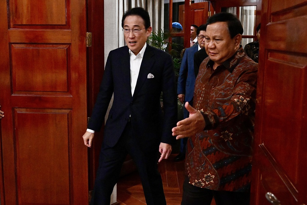 Prabowo dan Eks PM Jepang Bertemu Malam-Malam di Kertanegara, Bahas Investasi 500 Juta Dolar AS