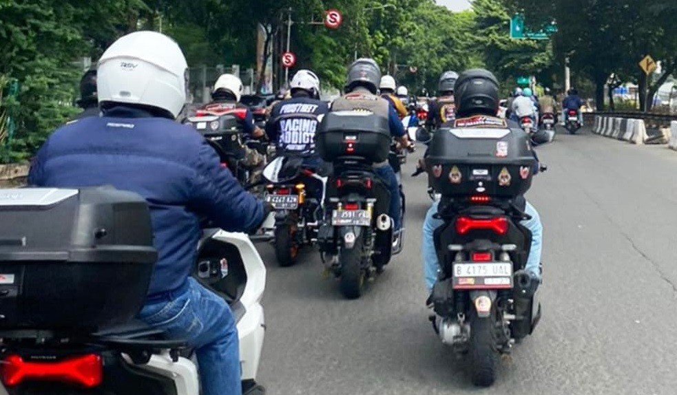 Dedi Mulyadi Larang Siswa di Jawa Barat Bawa Motor ke Sekolah, Jika Tak Punya SIM Harus Jalan Kaki