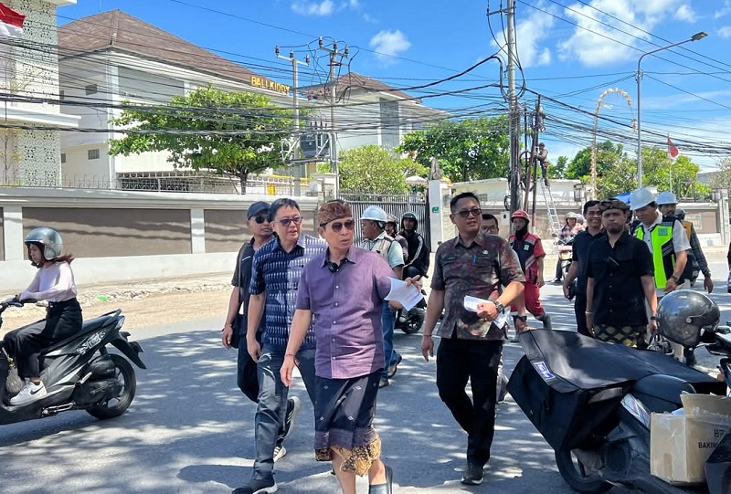 Bupati Badung Tinjau Pengerjaan Ruas Jalan Pengubengan Kangin, Lebarnya Capai 24 Meter