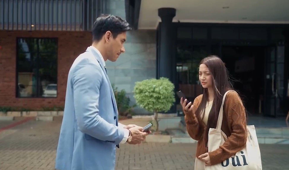 Sinopsis Episode 1 Series Sugar Daddy, Ini Awal Pertemuan Darius Sinathrya dan Megan Domani