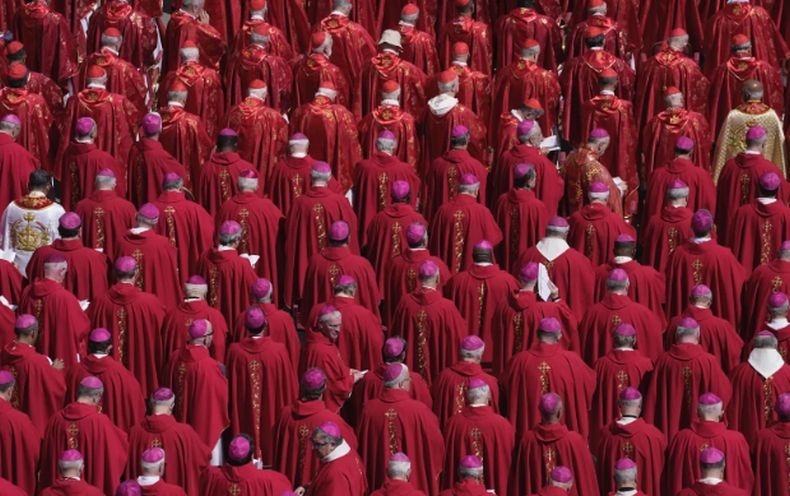 Asap Hitam, Para Kardinal Belum Berhasil Pilih Paus Baru di Hari Ke-2 Konklaf