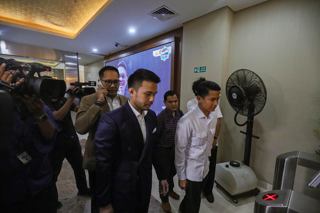 Momen Adik Ipar Bawa Ijazah Asli Jokowi ke Bareskrim