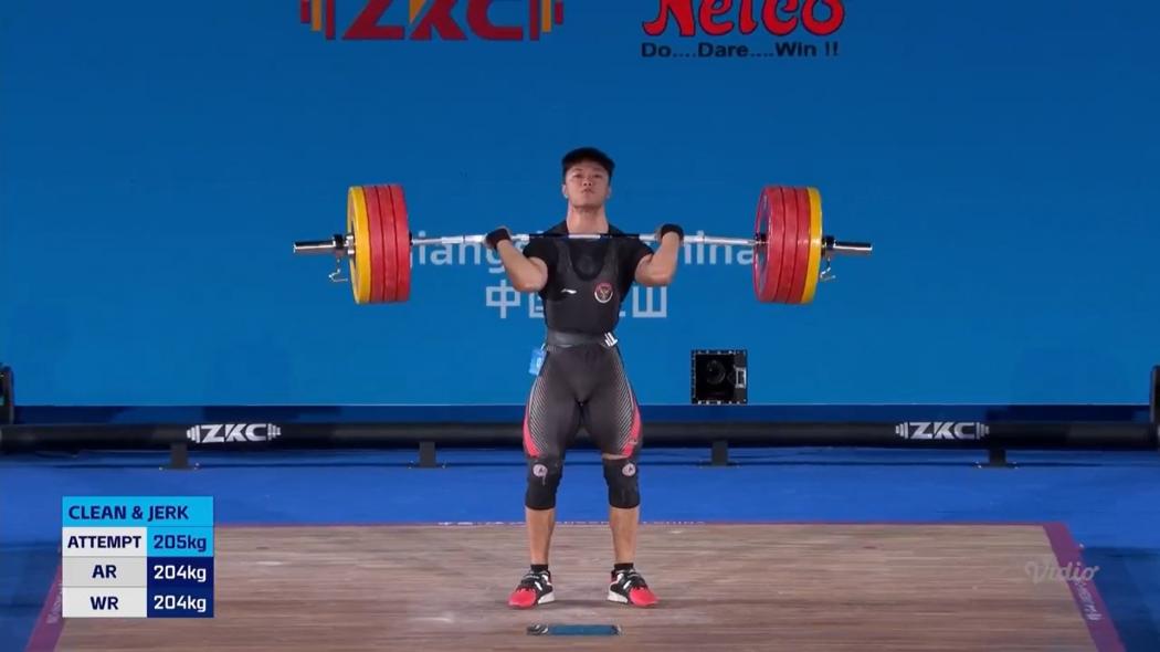 Rahmat Erwin Raih 3 Emas dan Pecahkan Rekor Dunia di Kejuaraan Asia Angkat Besi 2025