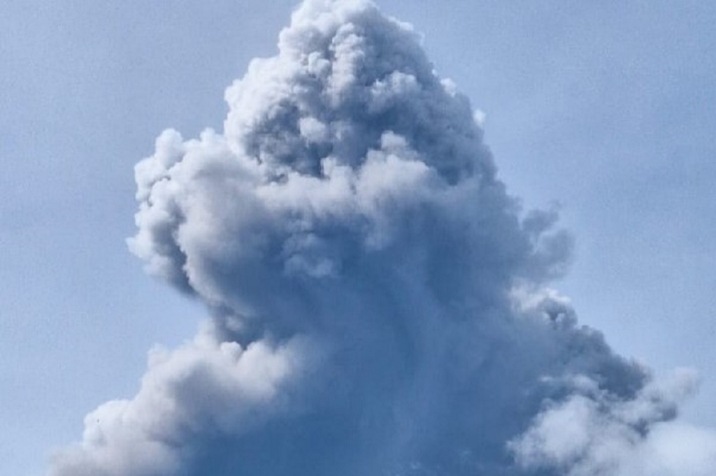 Gunung Marapi Meletus Hari Ini Disertai Dentuman Keras, Kolom Abu Capai 1,6 Km 