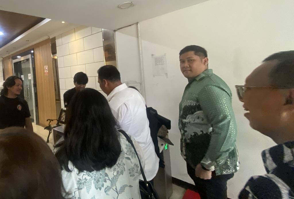 Saksi Kasus Ijazah Palsu Jokowi Michael Sinaga Datangi Polda Metro, Tepis Kabar Mangkir Panggilan Pertama