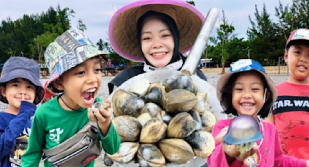 Mamah Nada Berpetualang di Pantai Ambalat! Serunya Cari Kerang Sambil Belajar Cinta Lingkungan