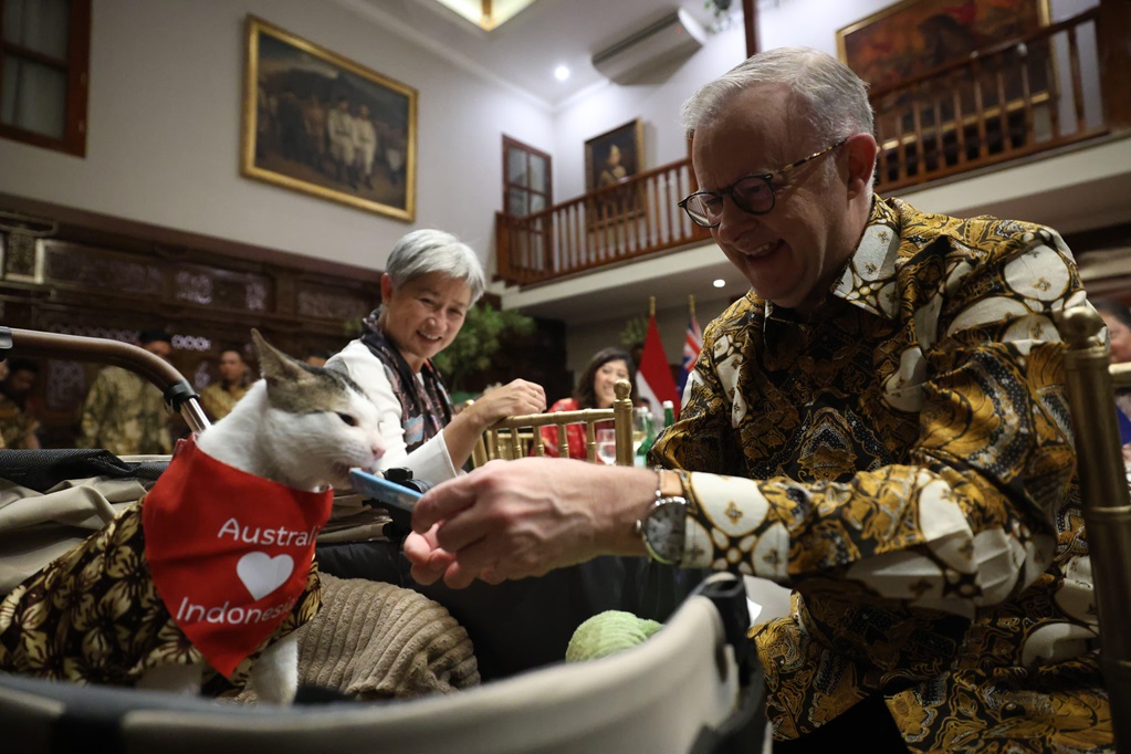 PM Australia Hadiahi Bobby Kertanegara Kucing Prabowo Syal, Tanda Cinta untuk Indonesia