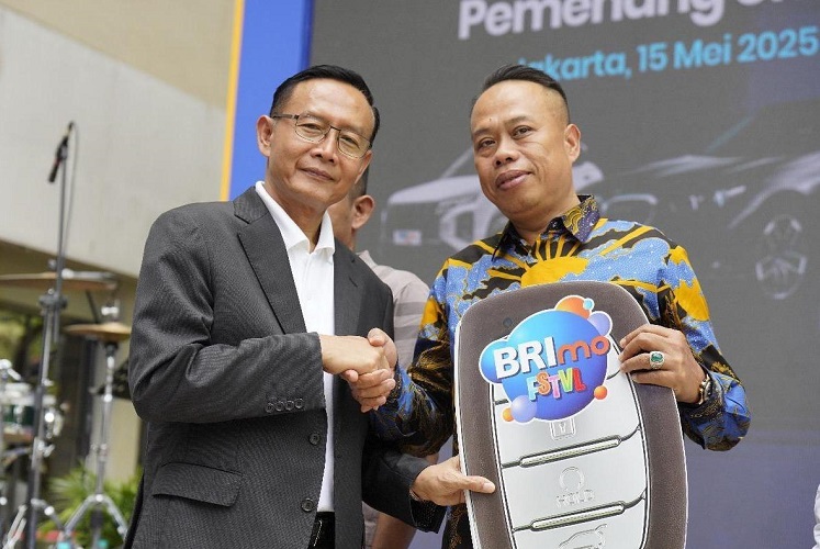 BRI Serahkan Hadiah BRImo FSTVL 2024, Wujud Apresiasi kepada Nasabah Loyal