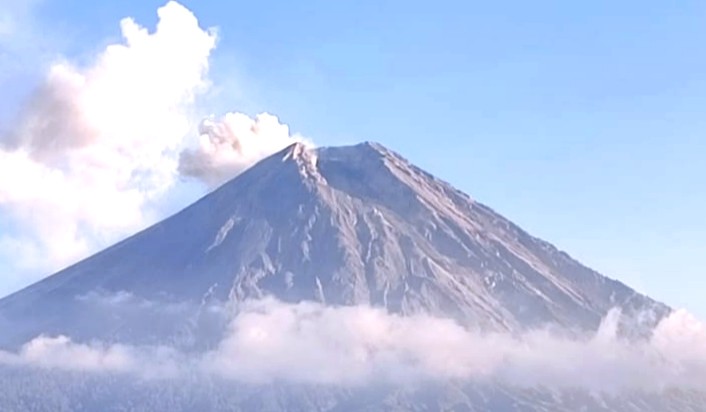 Sempat Ditutup 5 Bulan, Aktivitas Wisata Pendakian Gunung Semeru Kembali Dibuka