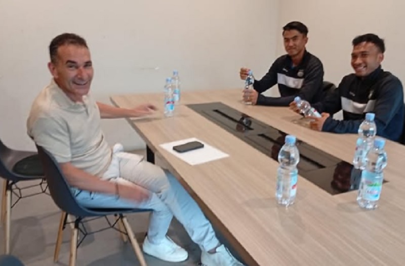 Gerald Vanenburg Blusukan Cari Pemain: Bicara 4 Mata dengan 2 Amunisi Persib