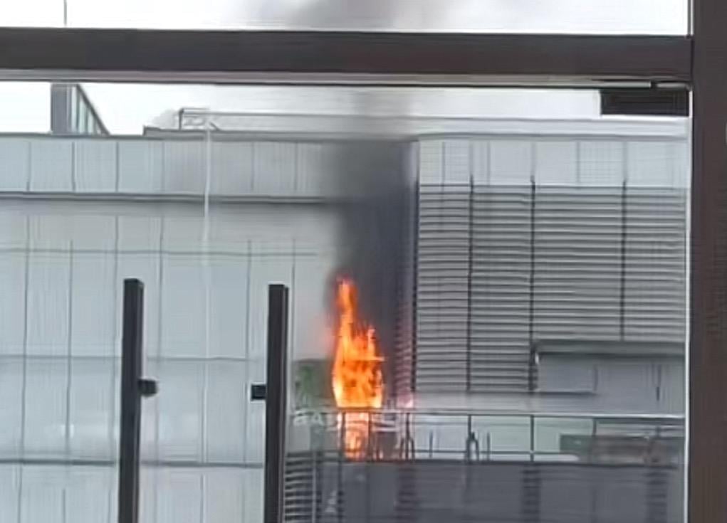 Viral Kebakaran di Mal Bintaro XChange, Api Berkobar di Bagian Atas Gedung