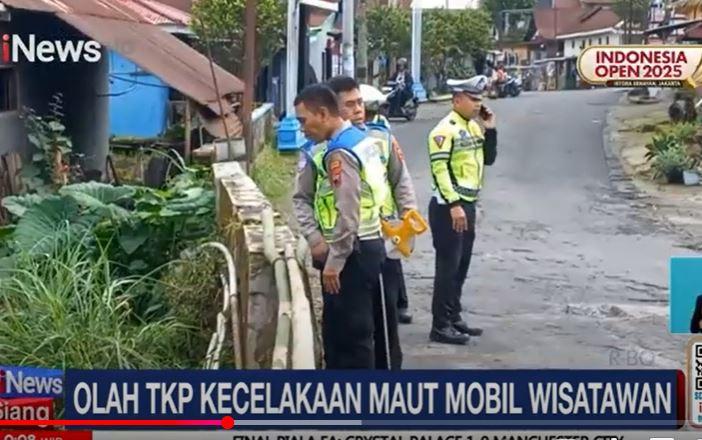 TAA Ditlantas Polda Jateng Olah TKP Kecelakaan Maut Minibus di Tawangmangu