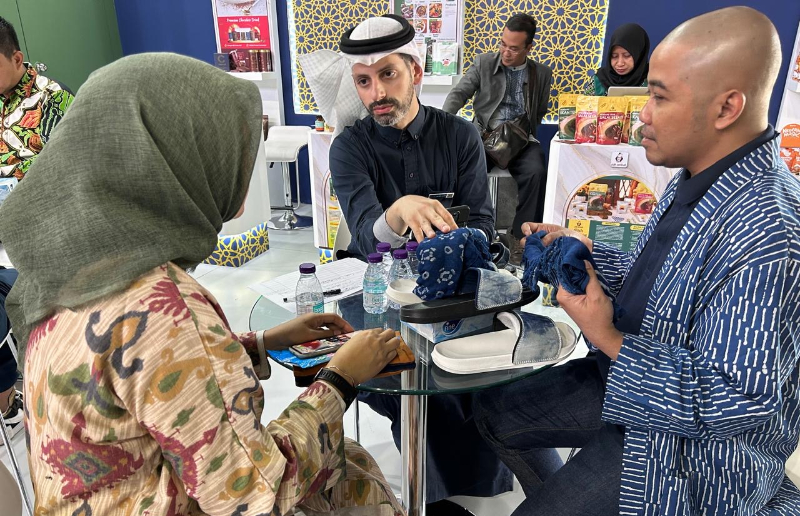 Batik Lokal Apikmen Binaan UMK Academy Pertamina Sukses Go Global