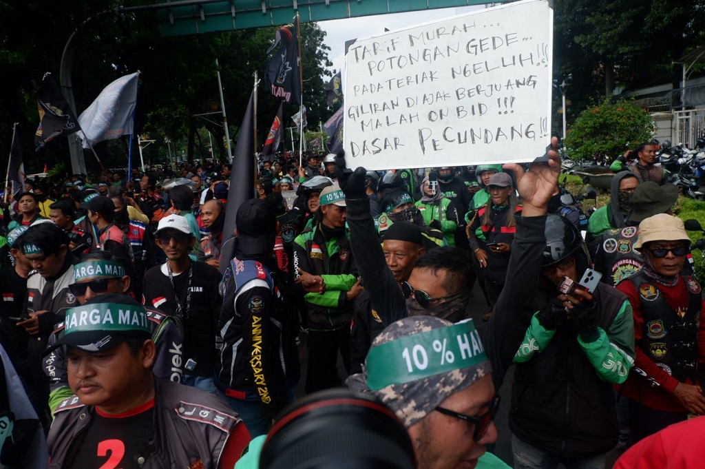 Foto: Massa Driver Ojol Demo Besar-besaran Hari ini, Berikut Daftar Tuntutannya