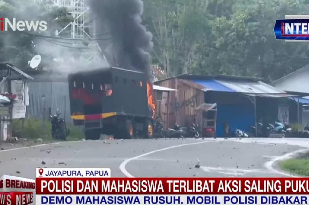 Ricuh Demo Mahasiswa Uncen Tolak Kenaikan UKT, 4 Polisi Luka Kena Lemparan Batu