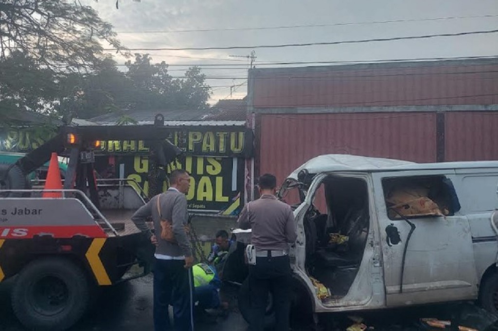 Kecelakaan Maut 2 Mobil Tabrakan di Katapang Bandung, 1 Orang Tewas 3 Luka-luka