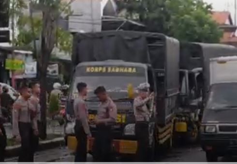 4 Truk Dalmas Polda Jatim Tabrakan Beruntun di Surabaya, 4 Polisi Luka-Luka