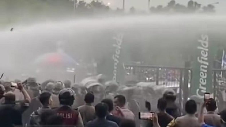 Pesta Juara Persib Dinodai Anarkistis, Bobotoh Tanpa Tiket Paksa Masuk Stadion GBLA