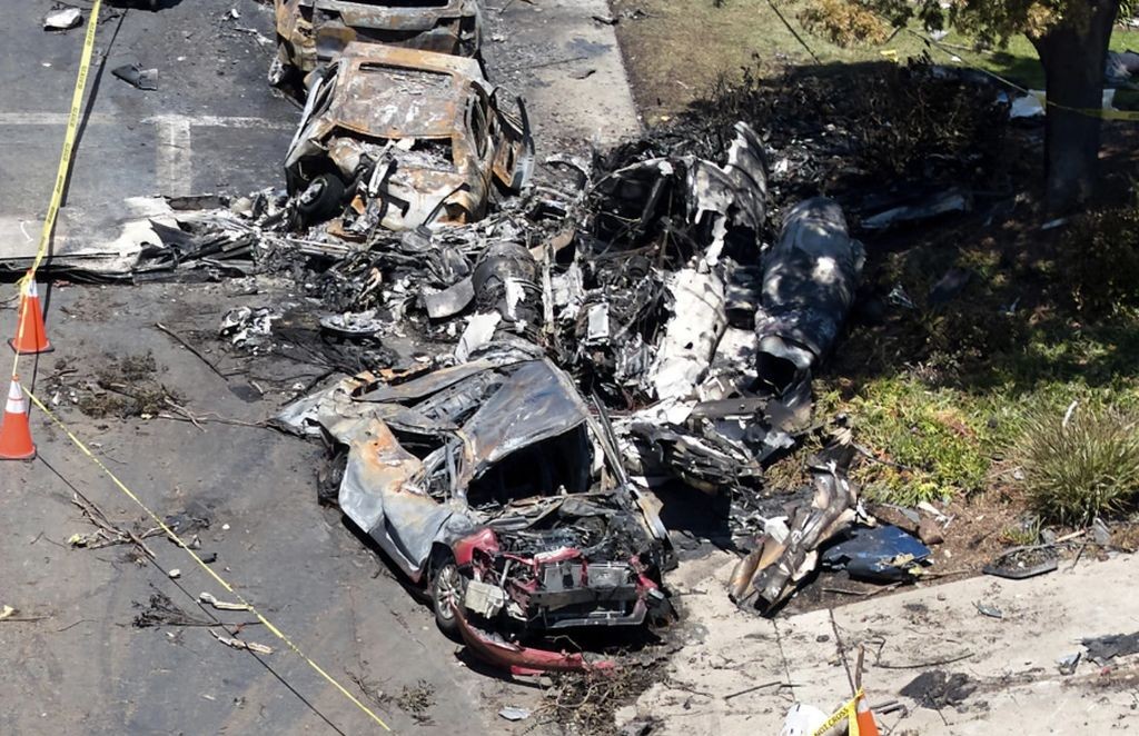 Pesawat Jet Pribadi Jatuh hingga Bakar 15 Rumah, Seluruh Penumpang Dinyatakan Tewas