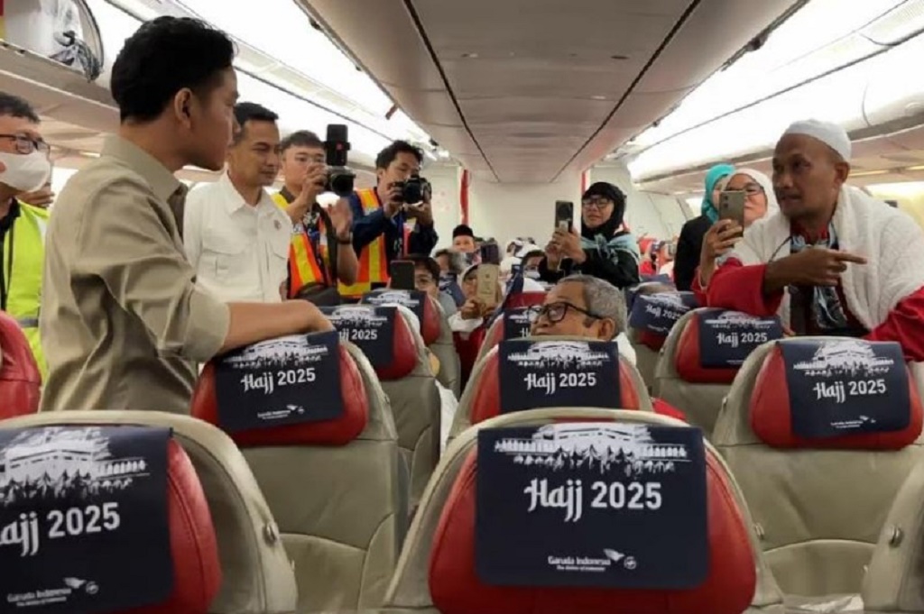 Gibran Tinjau Layanan Fast Track Makkah Route di Bandara Adi Soemarmo Boyolali