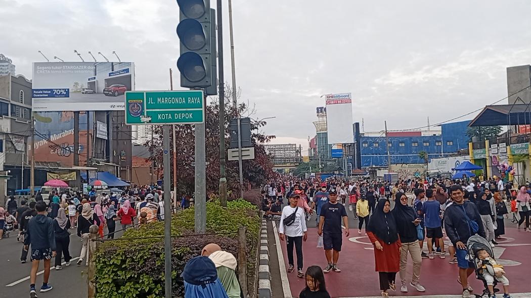 Viral CFD Depok Serasa Jalanan Malioboro Jogja, Muncul Spiderman Juga!
