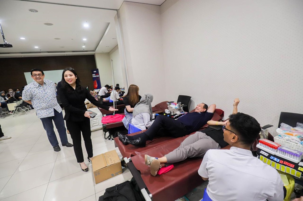 Angela Tanoesoedibjo Tinjau Kegiatan Donor Darah MNC Peduli: Kontribusi Nyata untuk Indonesia