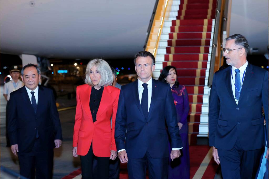 Heboh Emmanuel Macron Ditampar Istri di Vietnam, Istana Elysee: Bercanda Saja