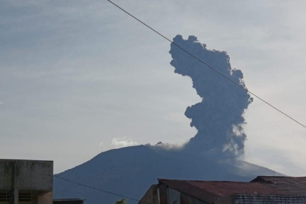 Gunung Marapi Meletus, Muntahkan Abu Vulkanis Setinggi 1,1 Km