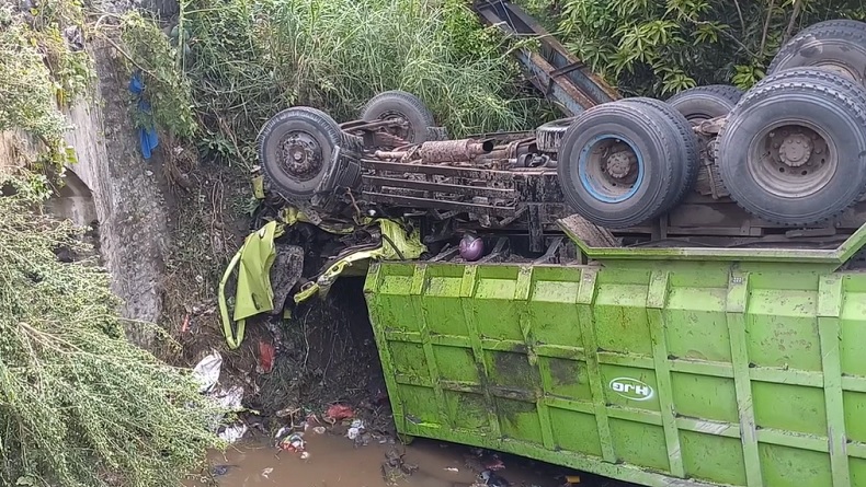 Kecelakaan Maut di Probolinggo Disebabkan Truk Rem Blong, 4 Orang Tewas