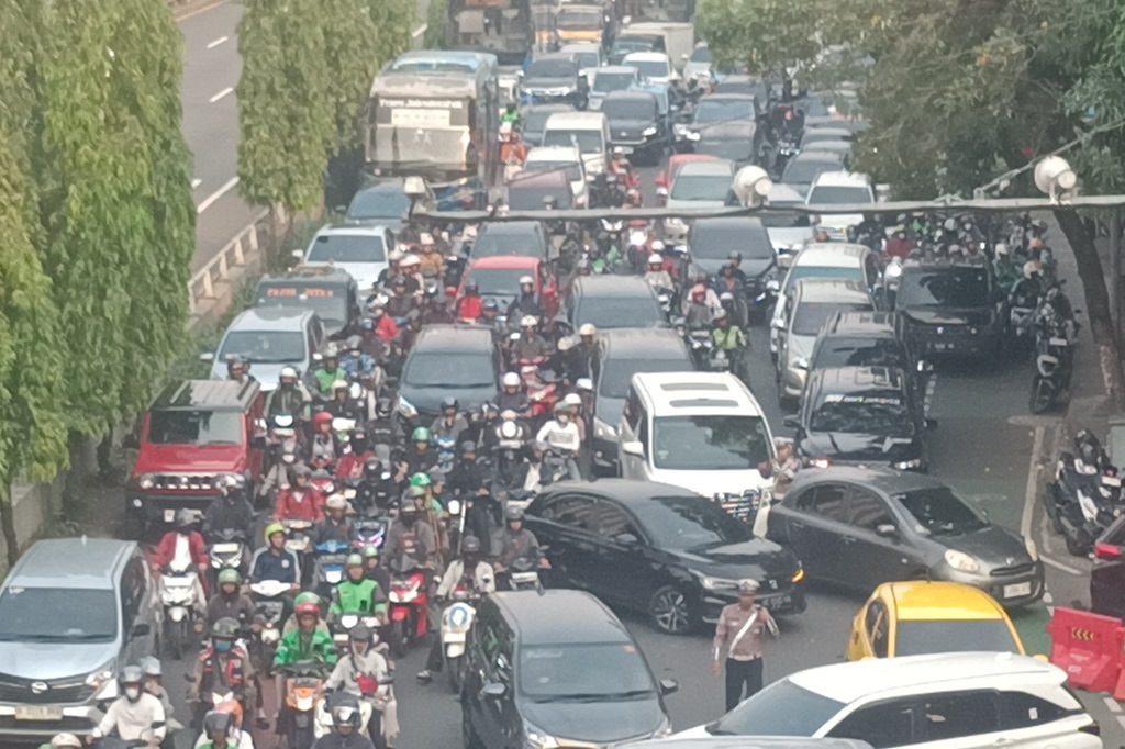 Cerita Pemobil soal Macet Parah Gatot Subroto, Halim-Gastu Ditempuh 2,5 Jam