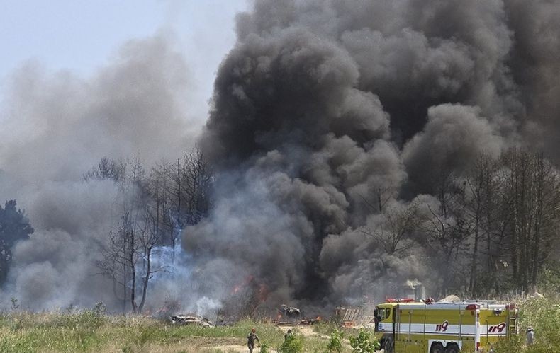 Pesawat Angkatan Laut Korsel Hantam Gunung