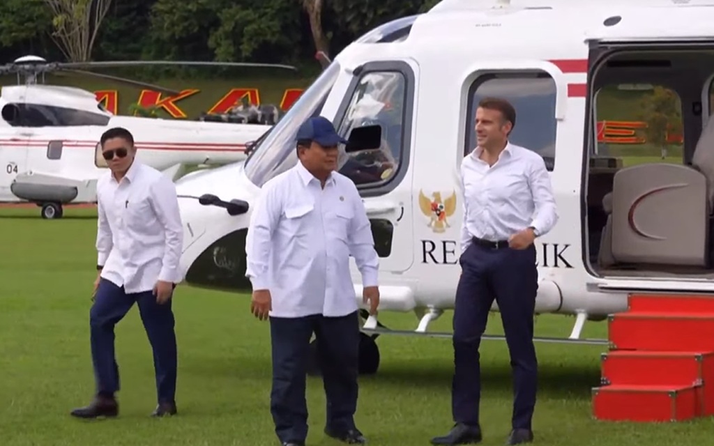 Prabowo dan Macron Tiba di Akmil Magelang, Disambut Menhan-Panglima TNI