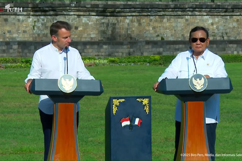 Macron Terpukau Lihat Candi Borobudur, Akui Bukti Keunggulan Indonesia