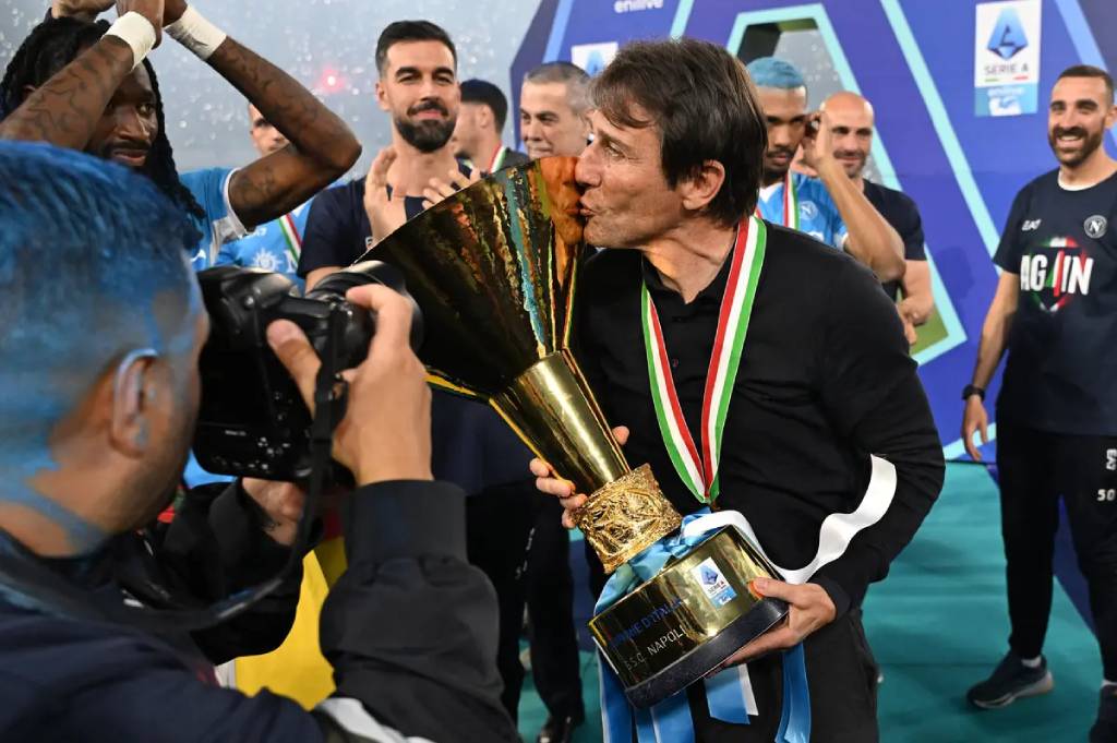 Antonio Conte Resmi Bertahan di Napoli, Siap Bawa Klub ke Level Lebih Tinggi