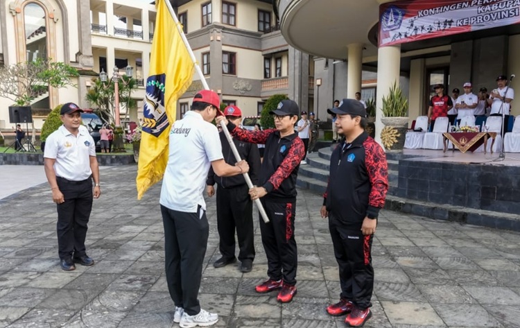 Bupati Adi Arnawa Lepas Kontingen Badung ke PORJAR Provinsi Bali 2025