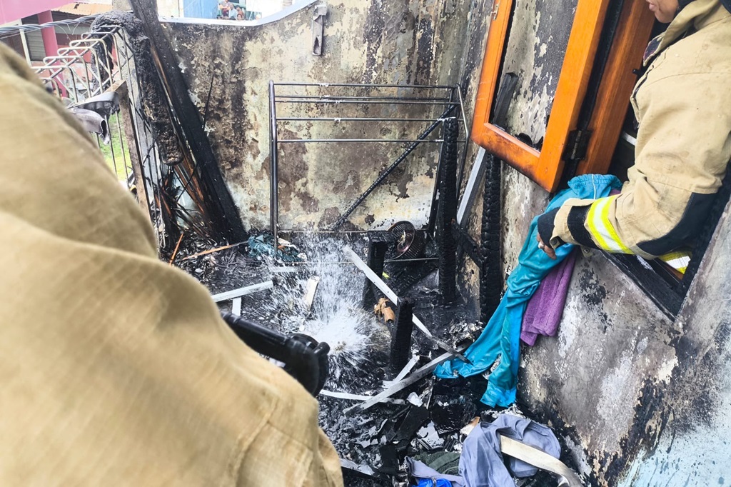 Pilu! Rumah Kos di Pancoran Jaksel Terbakar gegara Bocah Main Korek Api