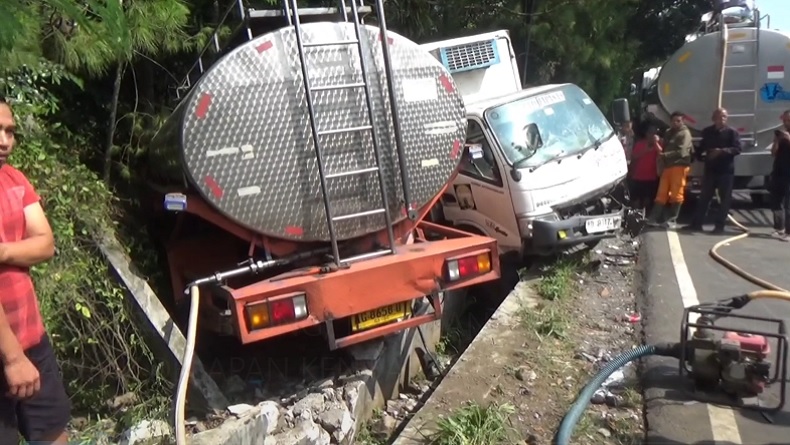 8 Kendaraan Kecelakaan Beruntun di Salatiga, 2 Truk dan 6 Motor