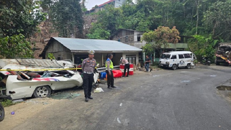 Kecelakaan Beruntun di Tapteng, 1 Orang Tewas 11 Luka-Luka