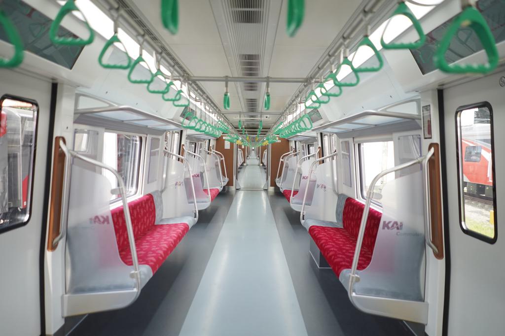 FOTO: Intip Jeroan KRL asal China yang Baru Beroperasi