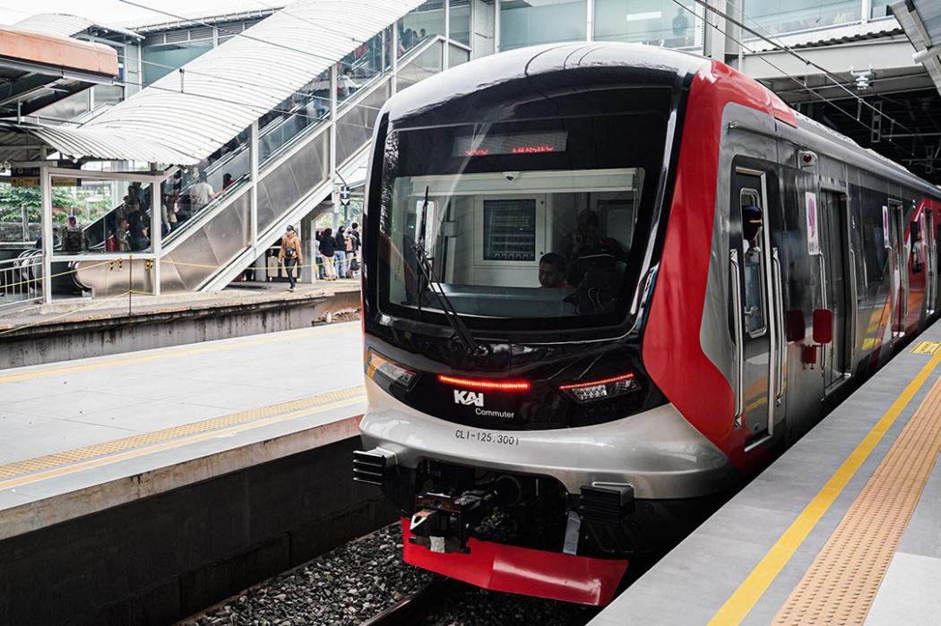 KAI Commuter Operasikan 1.063 Perjalanan KRL Jabodetabek saat HUT ke-80 TNI Besok