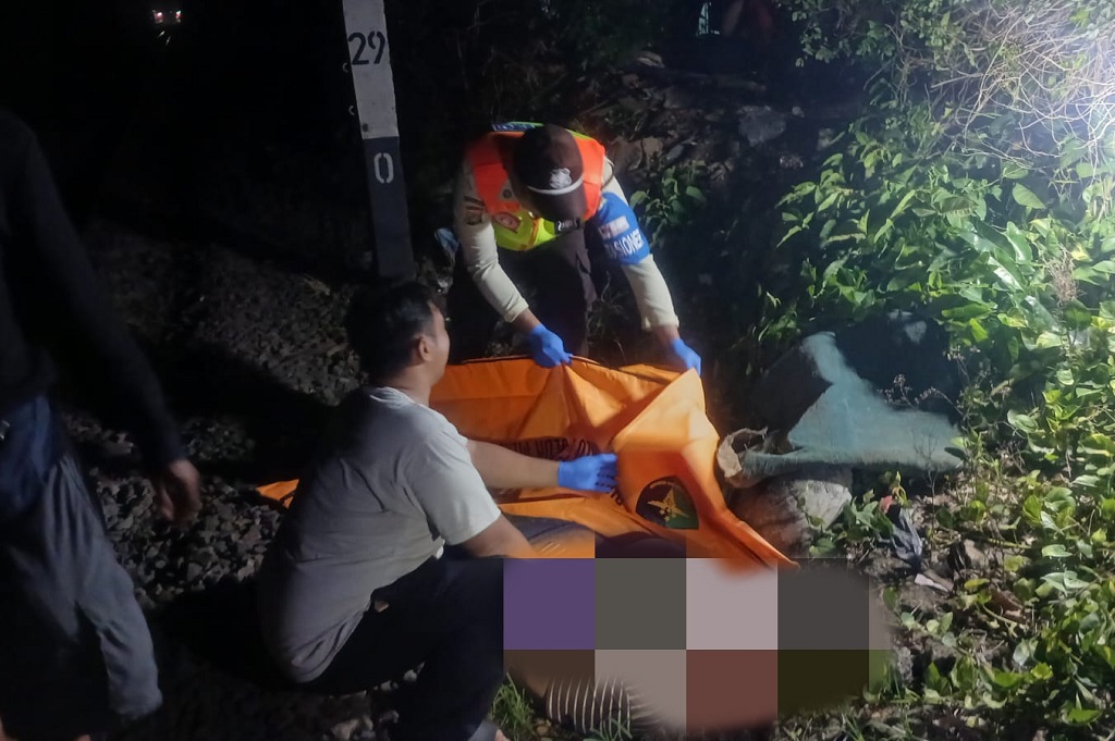 Geger Mayat Pria Tergeletak di Rel KA Beji Depok, Diduga Tabrakkan Diri ke KRL