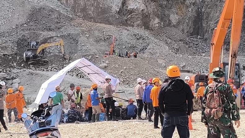 Pencarian Korban Longsor Tambang Batu Gunung Kuda Dihentikan Sementara, Ada Pergerakan Retakan
