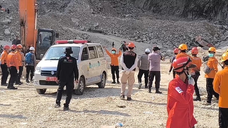 4 Korban Longsor Gunung Kuda Cirebon Belum Ditemukan, Pencarian Dilanjutkan Besok
