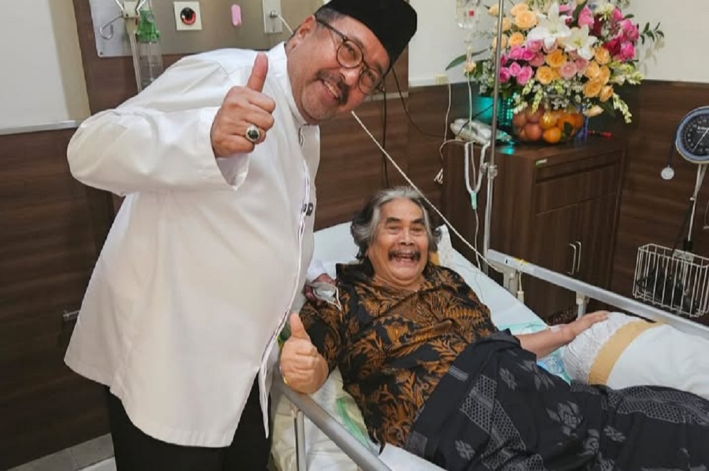 Rano Karno Jenguk Jaja Miharja di RS, Reuni Pemain Sinetron Si Doel