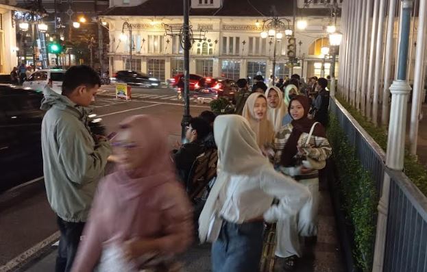 Hari Pertama Jam Malam Pelajar di Bandung, Jalan Braga dan Asia Afrika Disesaki Remaja