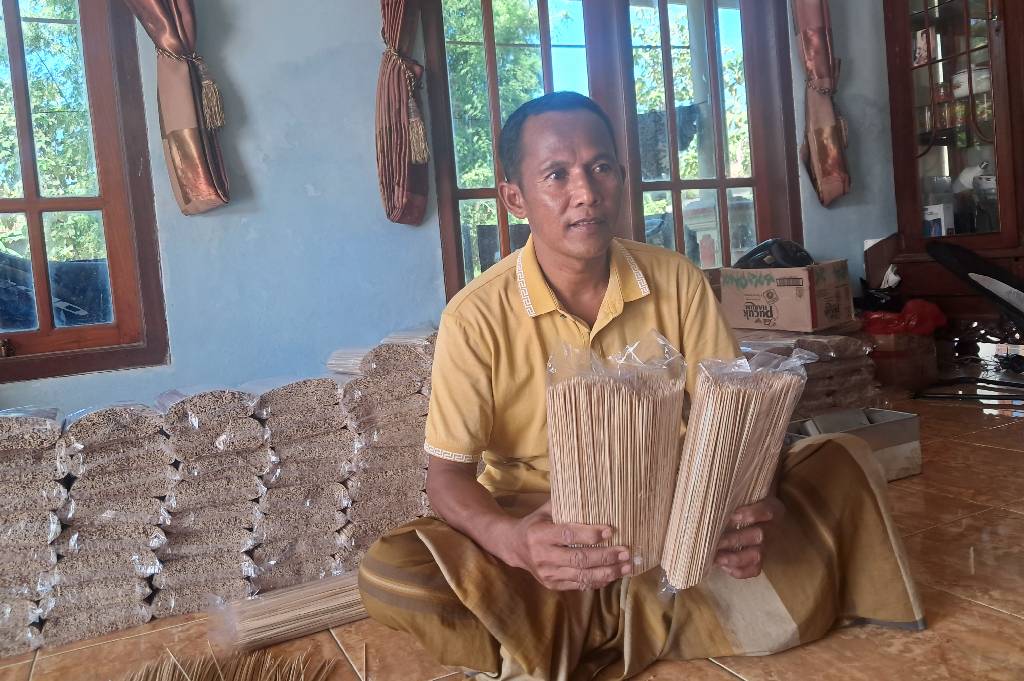 Cerita Perajin Tusuk Sate di Madura Kebanjiran Orderan jelang Idul Adha